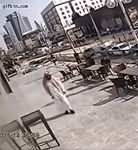 1443114930_giant_mirror_falls_on_guy_walking_on_the_street.gif